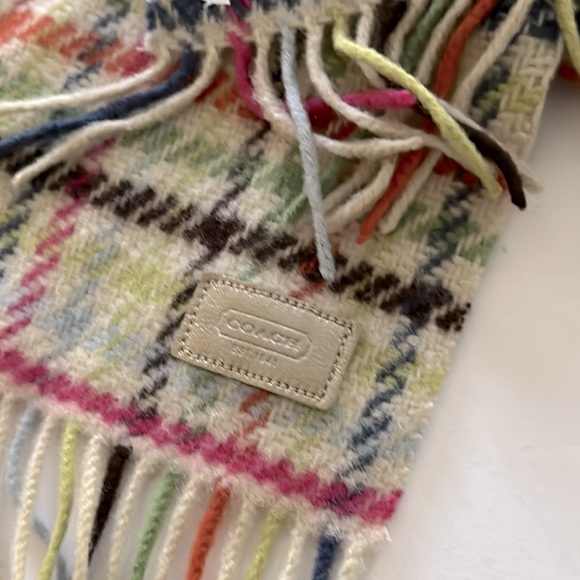 COACH || Checked Wool & Cashmere Fringe Scarf. - Picture 4 of 6
